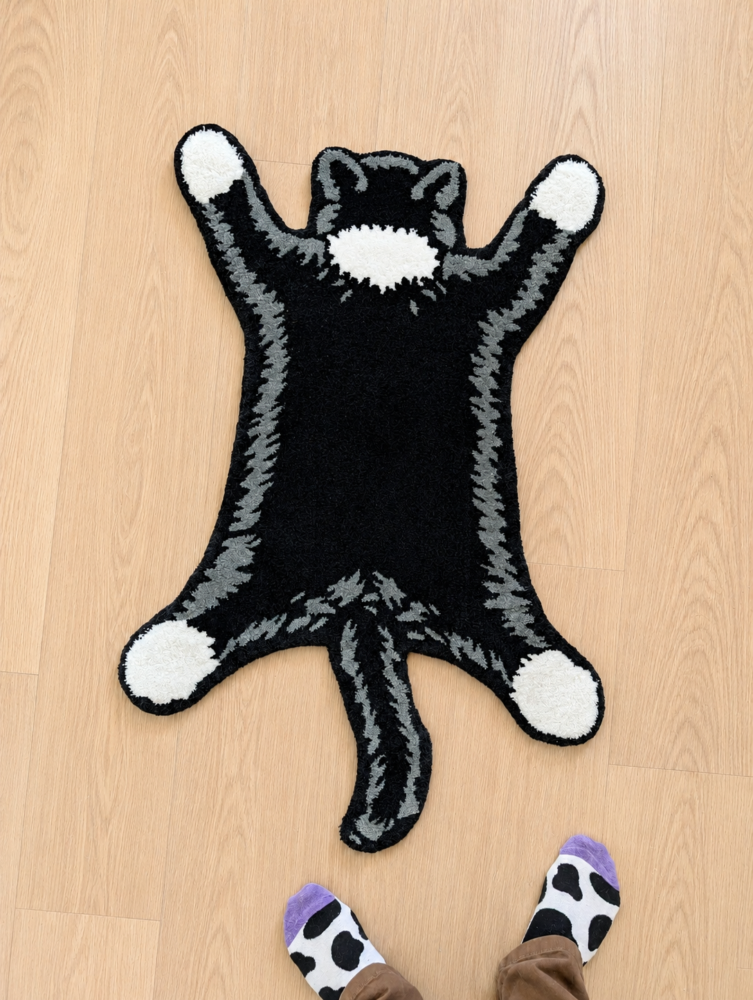 Tuxedo Cat Hunting Rug - Sleepy Peach 144