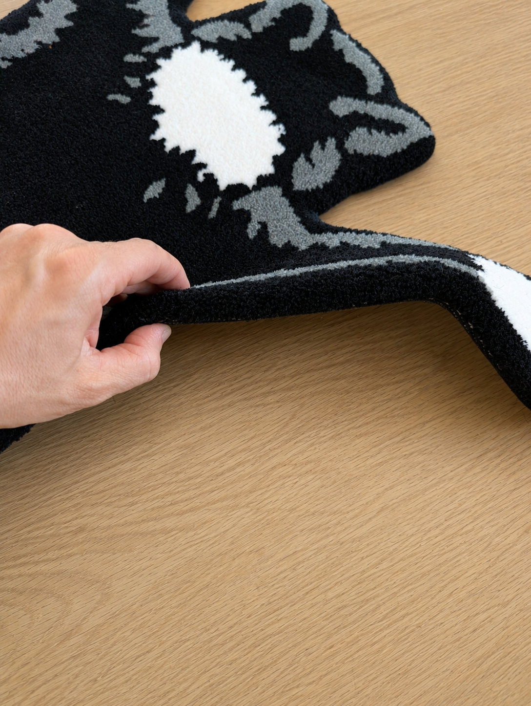 Tuxedo Cat Hunting Rug - Sleepy Peach 18181