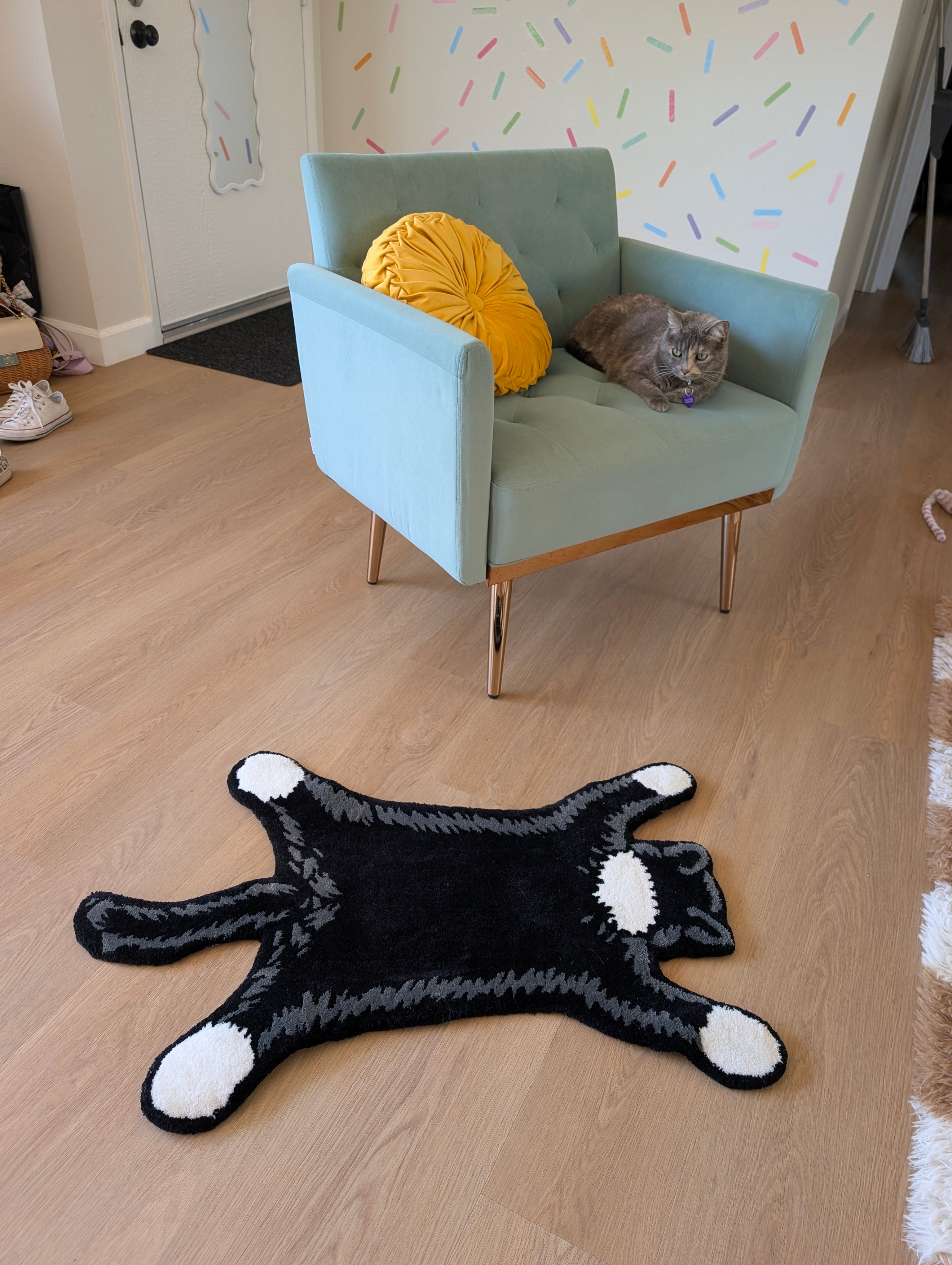 Tuxedo Cat Hunting Rug - Sleepy Peach